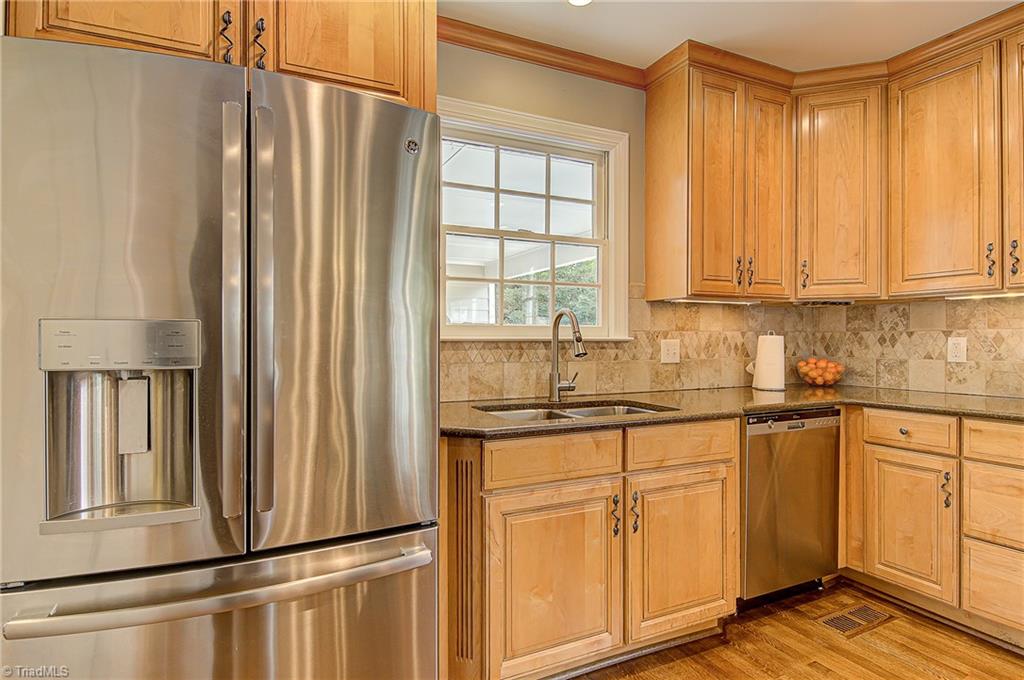 606 Hobbs Road Greensboro, NC 27403 - Photo 8 of 30 Gallery Image 8