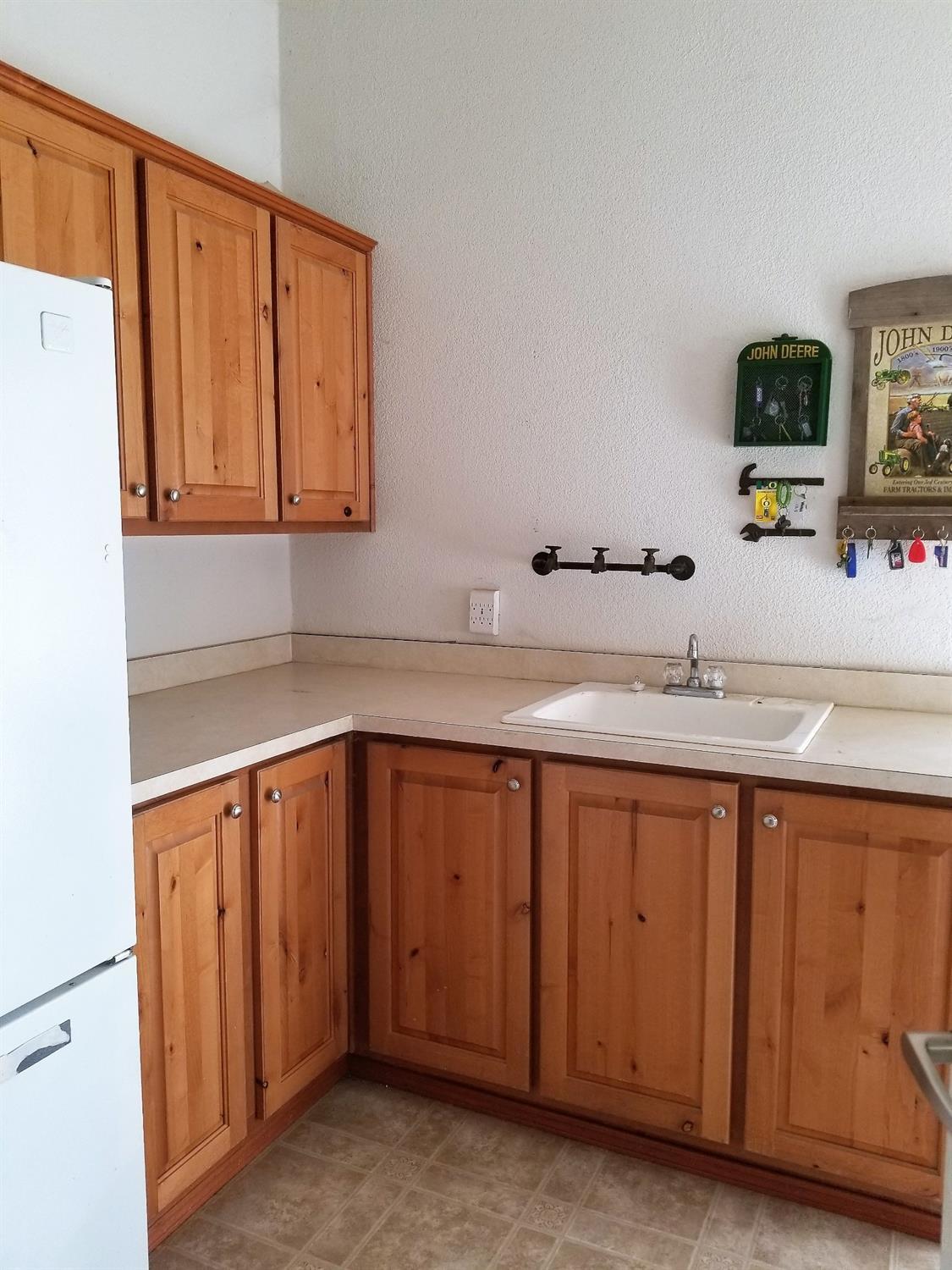 15424 Antioch Road White City, OR 97503 - Photo 6 of 14 Laundry