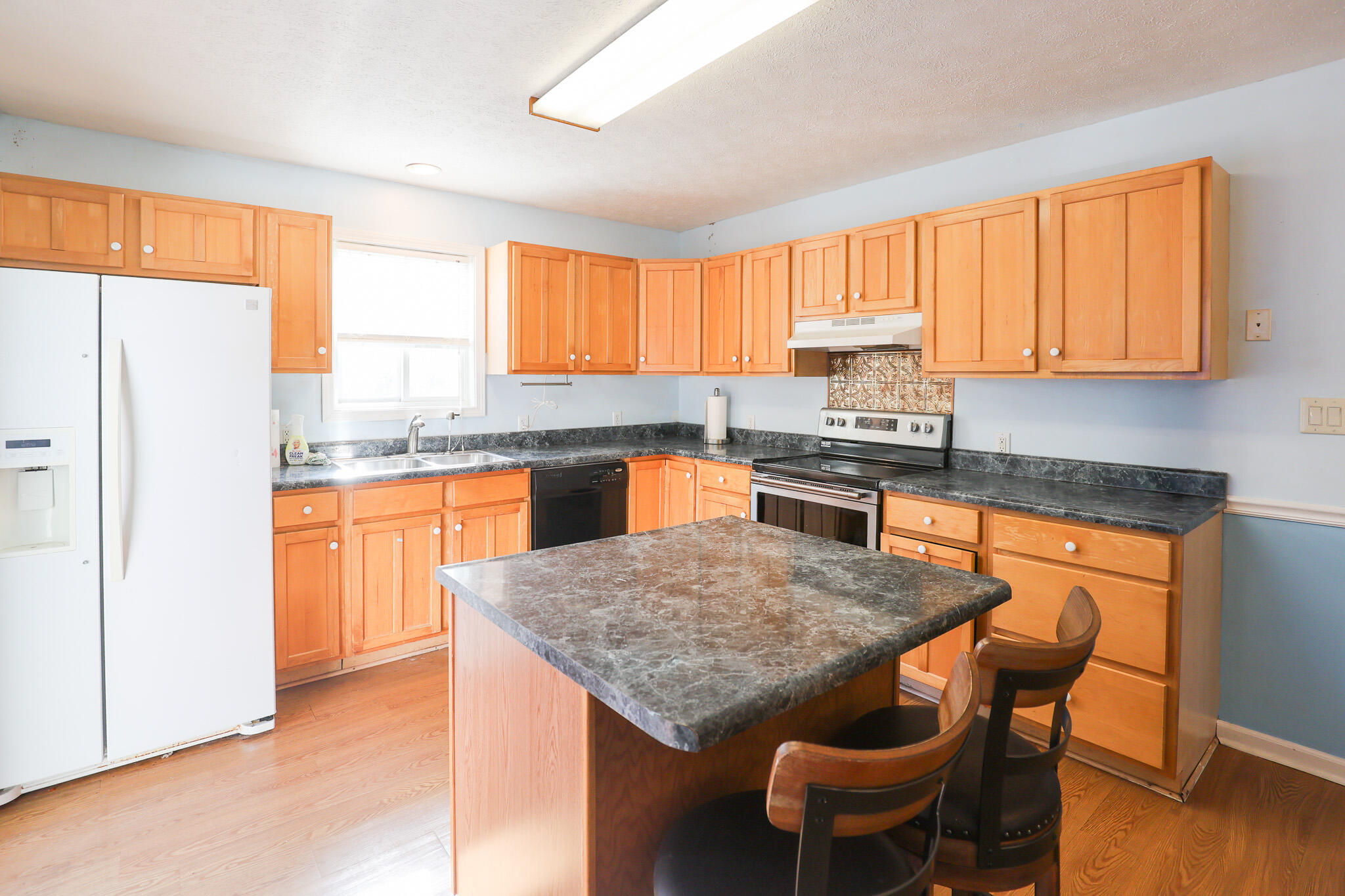 734 Vicksburg Estate Road Benton, KY 42025 - Photo 9 of 23 Kitchen