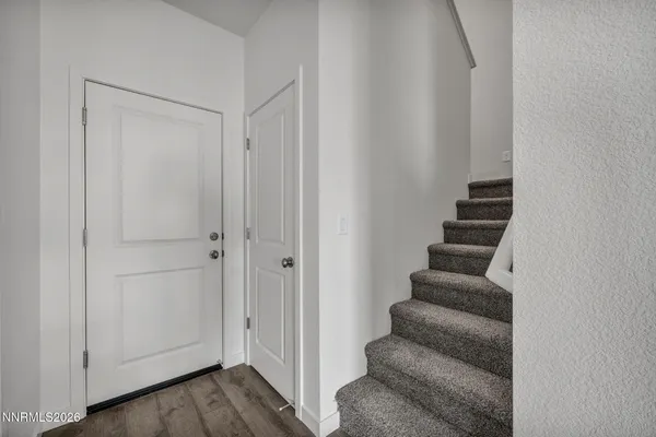 $393,617 | 260 Green Lane, Dayton, NV 89403