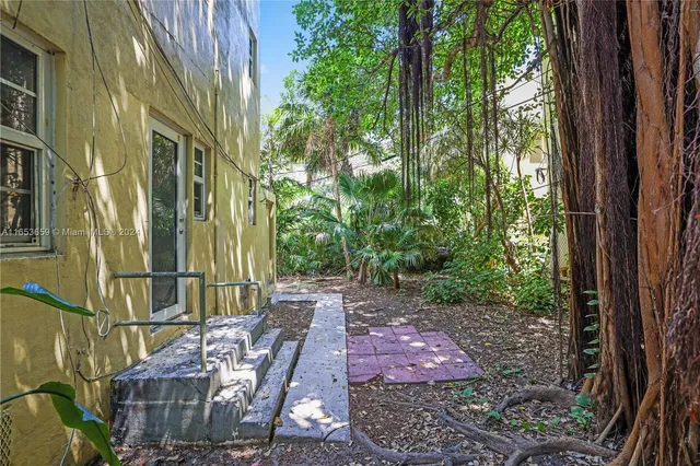 a view of an chairs in the backyard