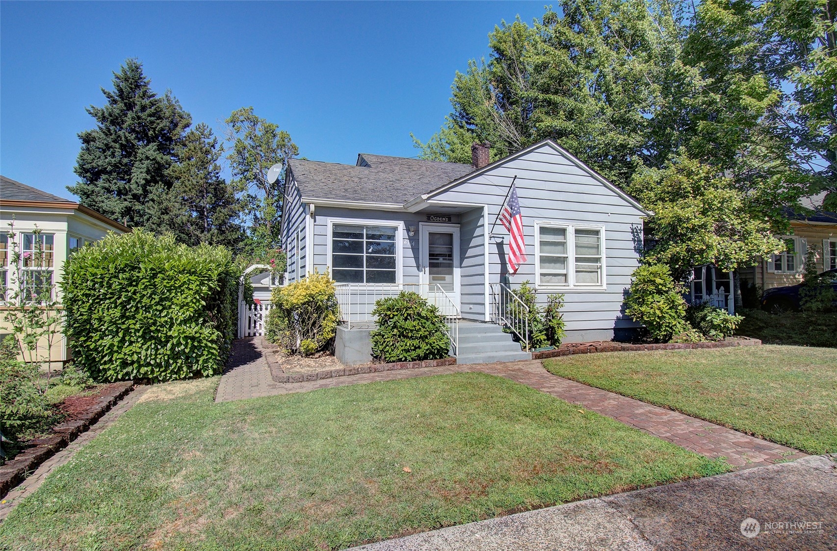 2714 Daniels Street Vancouver, WA 98660 - Photo 1 of 32 a front view of a house with yard and green space