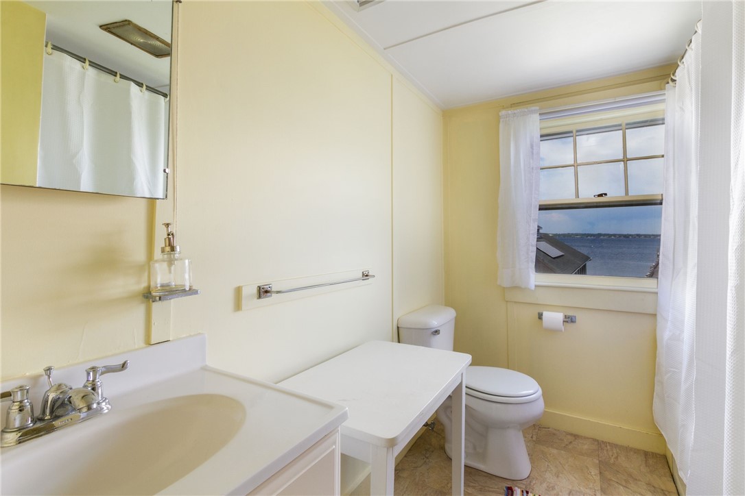 90 Racquet Road Jamestown, RI 02835 - Photo 32 of 43