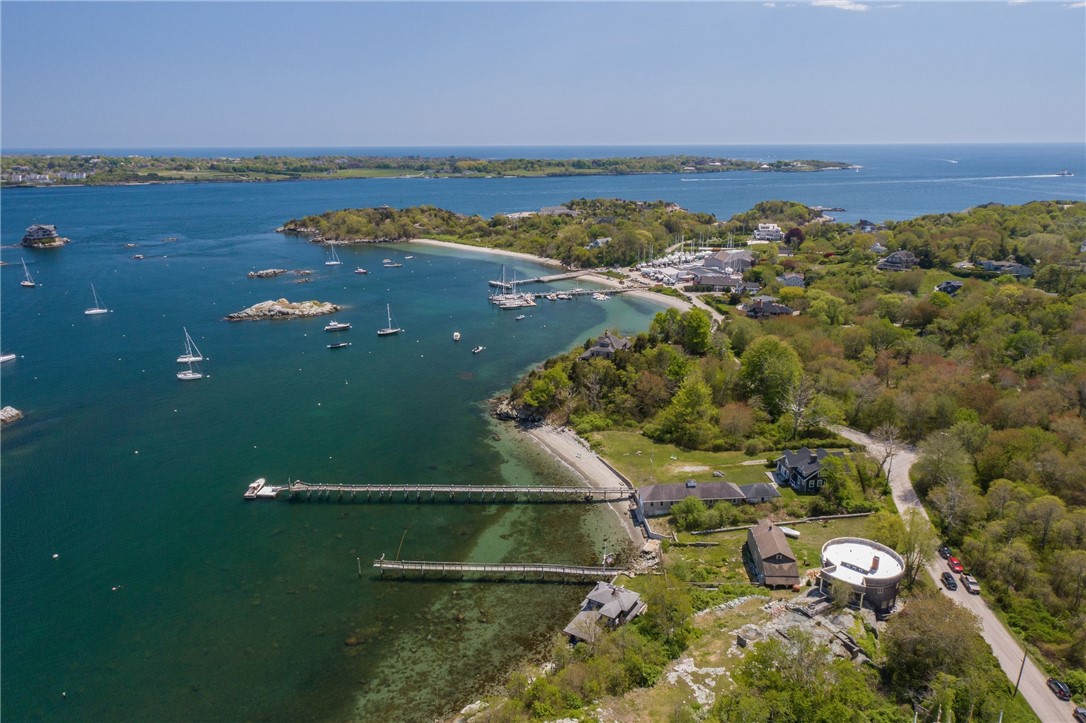 90 Racquet Road Jamestown, RI 02835 - Photo 4 of 43