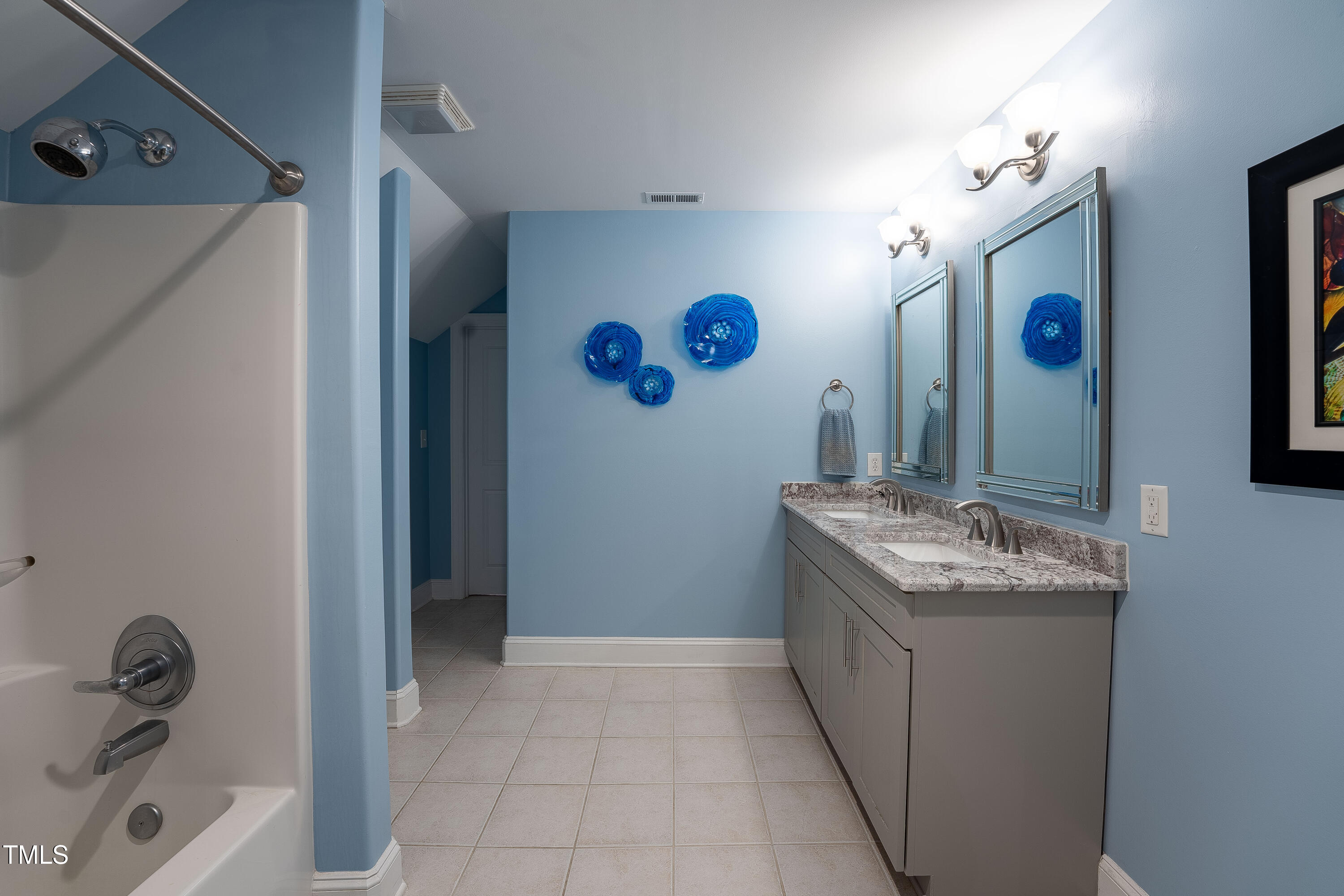8104 Last Oak Court Raleigh, NC 27613 - Photo 21 of 26 20241023-_DSC7939-HDR