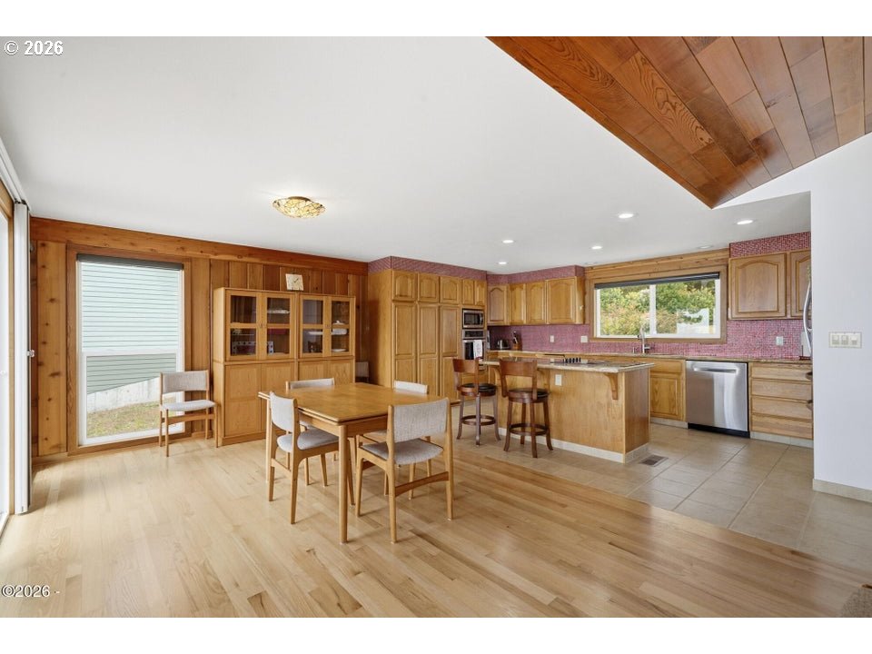 620 Ridgewood Road Tillamook, OR 97141 - Photo 11 of 37