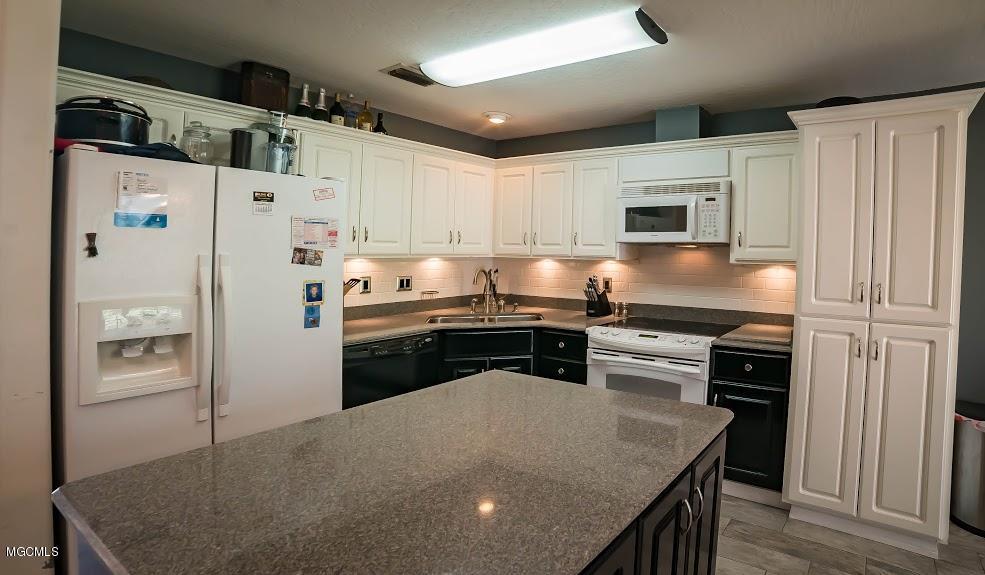 7904 Martin Bluff Road Gautier, MS 39553 - Photo 13 of 30 MB Kitchen