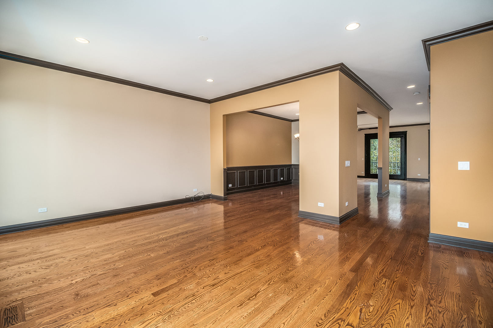16W560 Bluff Road, Unit 16W540 Willowbrook, IL 60527 - Photo 2 of 39 Gallery Image 2