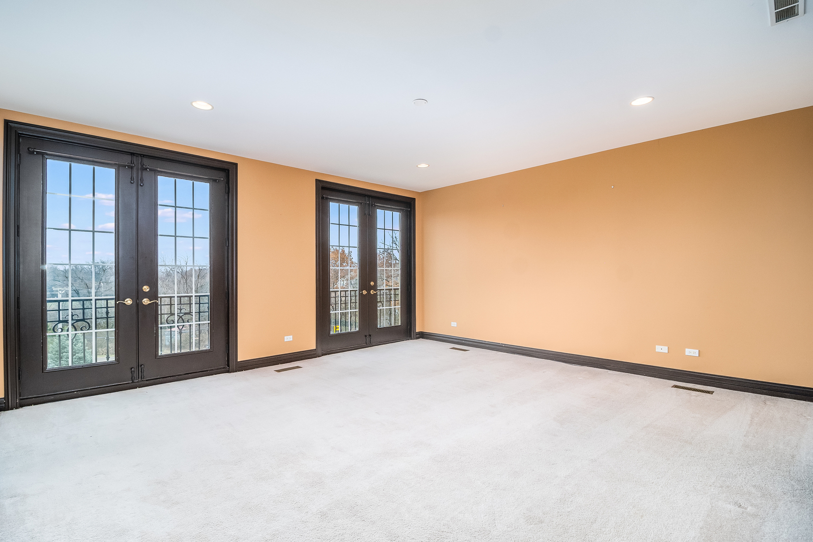 16W560 Bluff Road, Unit 16W540 Willowbrook, IL 60527 - Photo 11 of 39 Gallery Image 11
