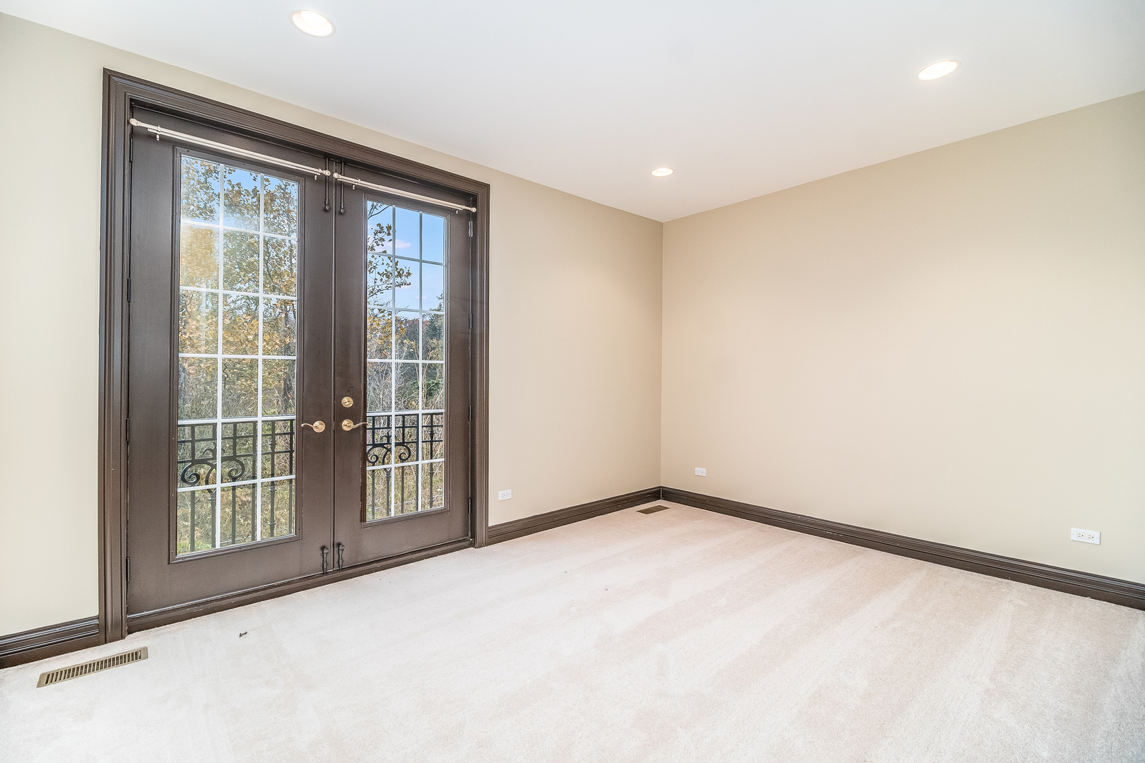 16W560 Bluff Road, Unit 16W540 Willowbrook, IL 60527 - Photo 16 of 39 Gallery Image 16