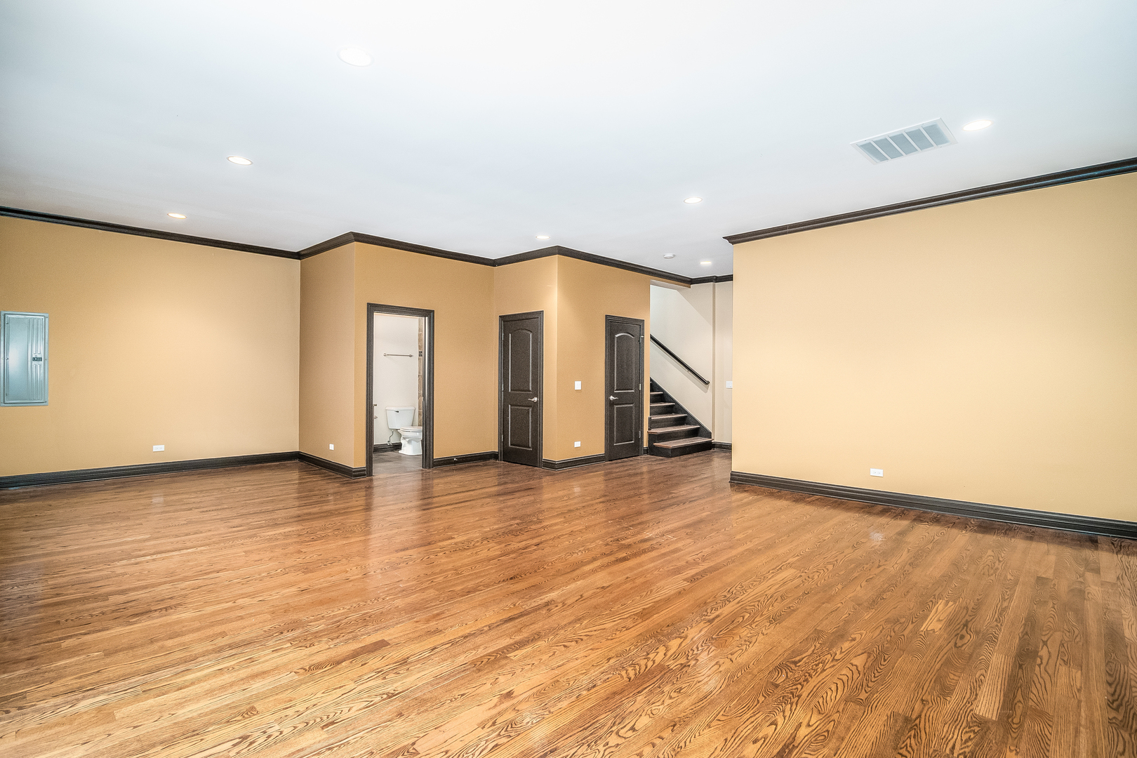 16W560 Bluff Road, Unit 16W540 Willowbrook, IL 60527 - Photo 22 of 39 Gallery Image 22