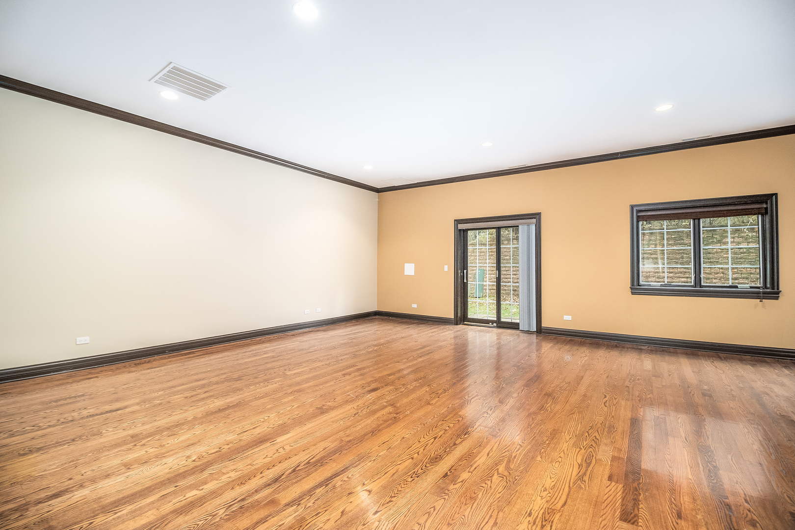 16W560 Bluff Road, Unit 16W540 Willowbrook, IL 60527 - Photo 23 of 39 Gallery Image 23