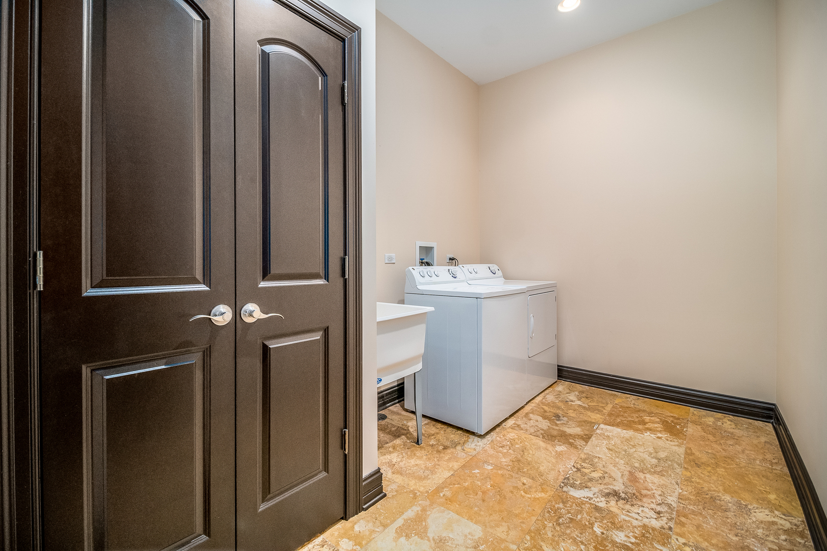 16W560 Bluff Road, Unit 16W540 Willowbrook, IL 60527 - Photo 25 of 39 Gallery Image 25