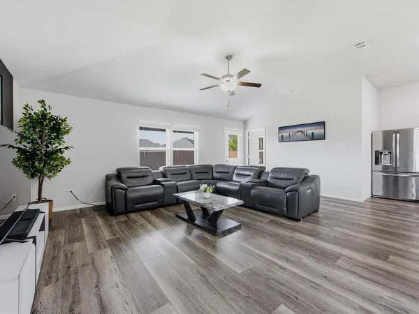 $385,000 | 6000 Sutton Fields Trail, Aubrey, TX 76227