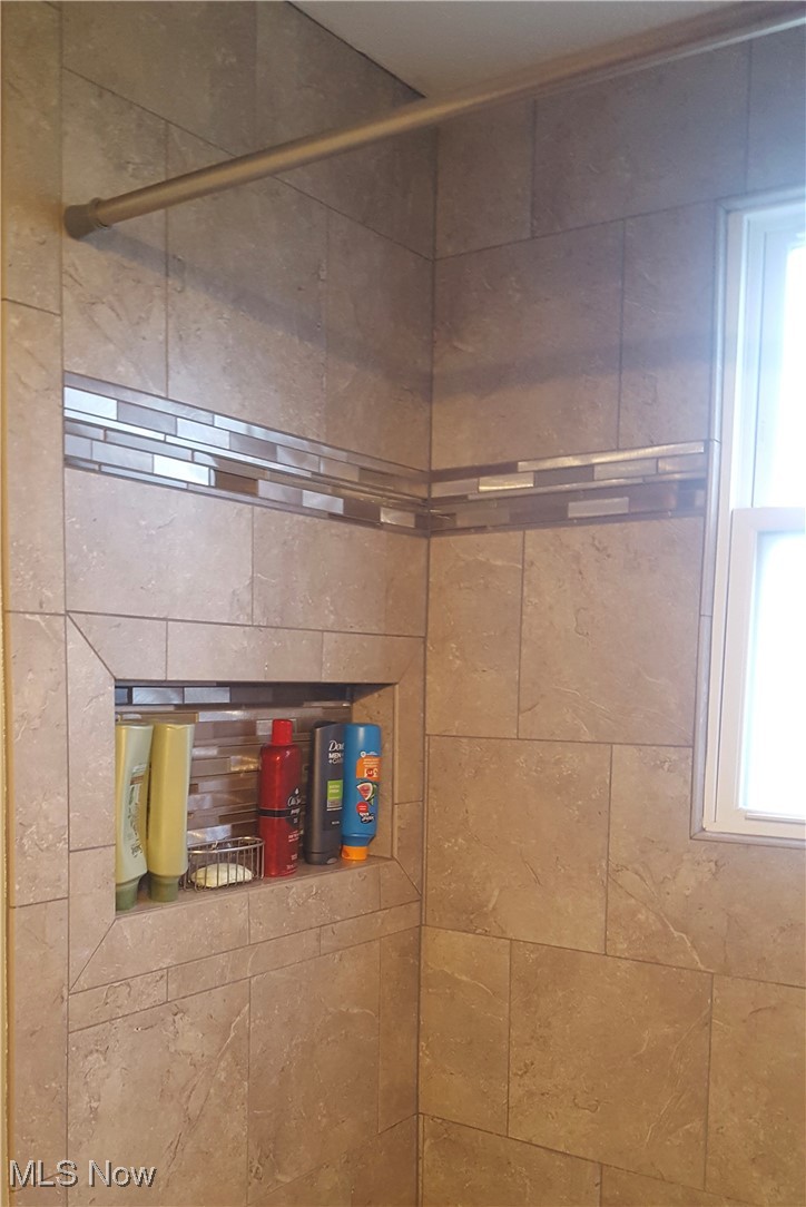 4298 South Ridge Road Perry, OH 44081 - Photo 20 of 32 Tile work inside tub/shower