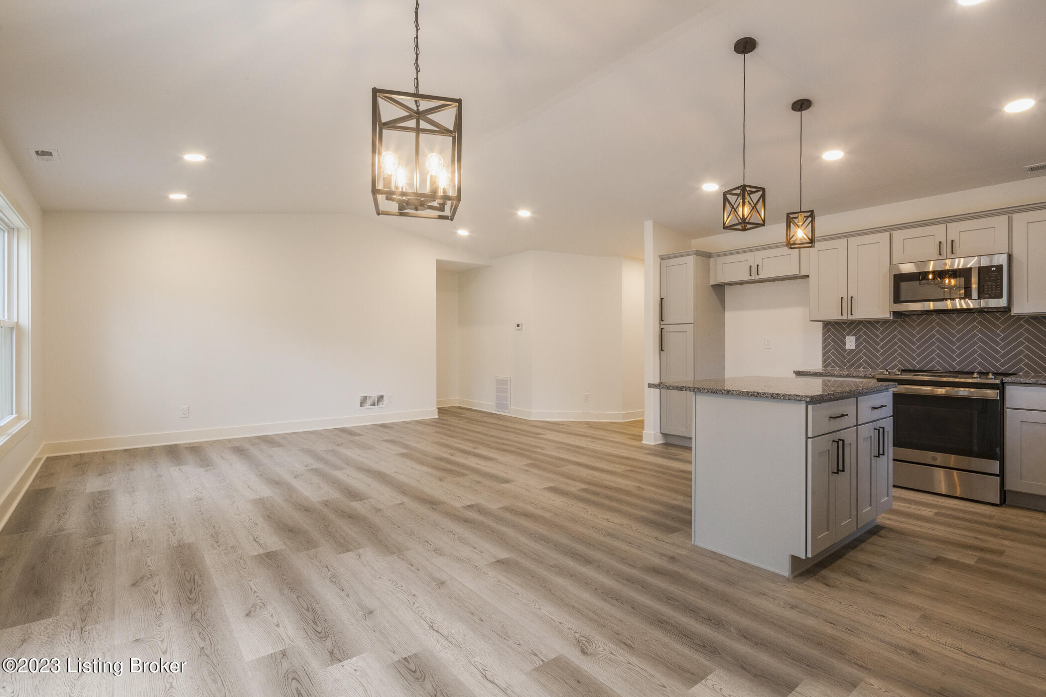 515 South Park Road Fairdale, KY 40118 - Photo 14 of 58 29