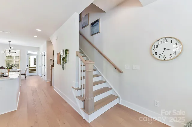 a view of entryway with livingroom and furniture