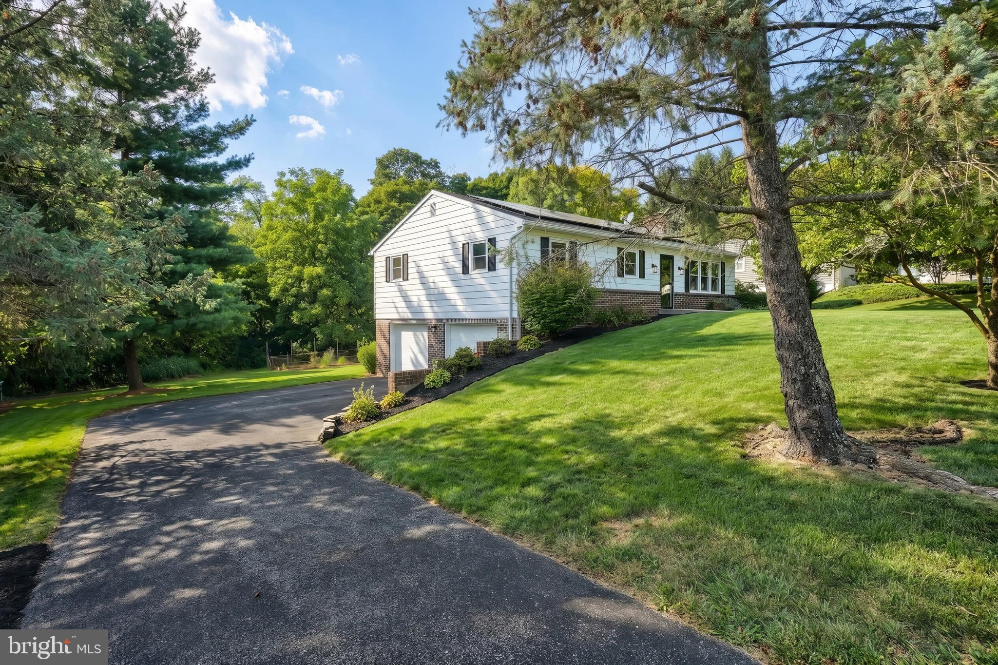 230 Kirsta Lane Dallastown, PA 17313 - Photo 3 of 40 Gallery Image 3