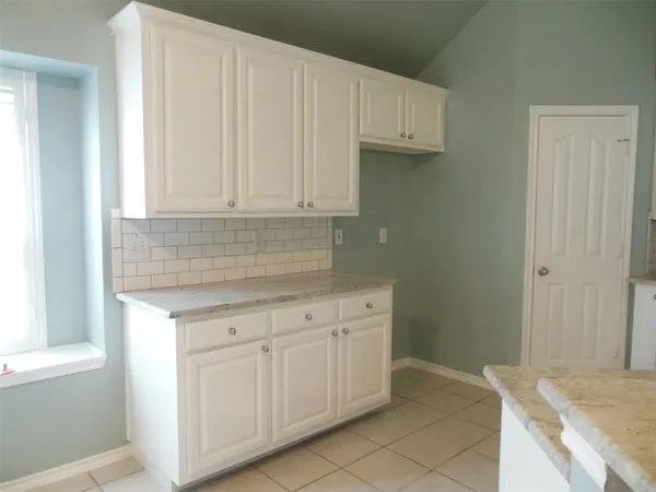 $2,500 | 3618 Rodale Way, Dallas, TX 75287