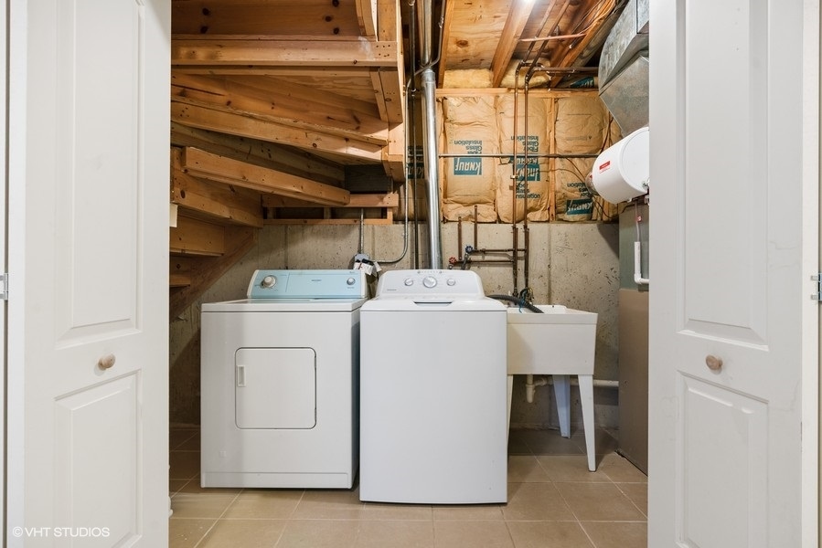 2815 South Farrell Street, Unit A Chicago, IL 60608 - Photo 18 of 18 a utility room with dryer and washer
