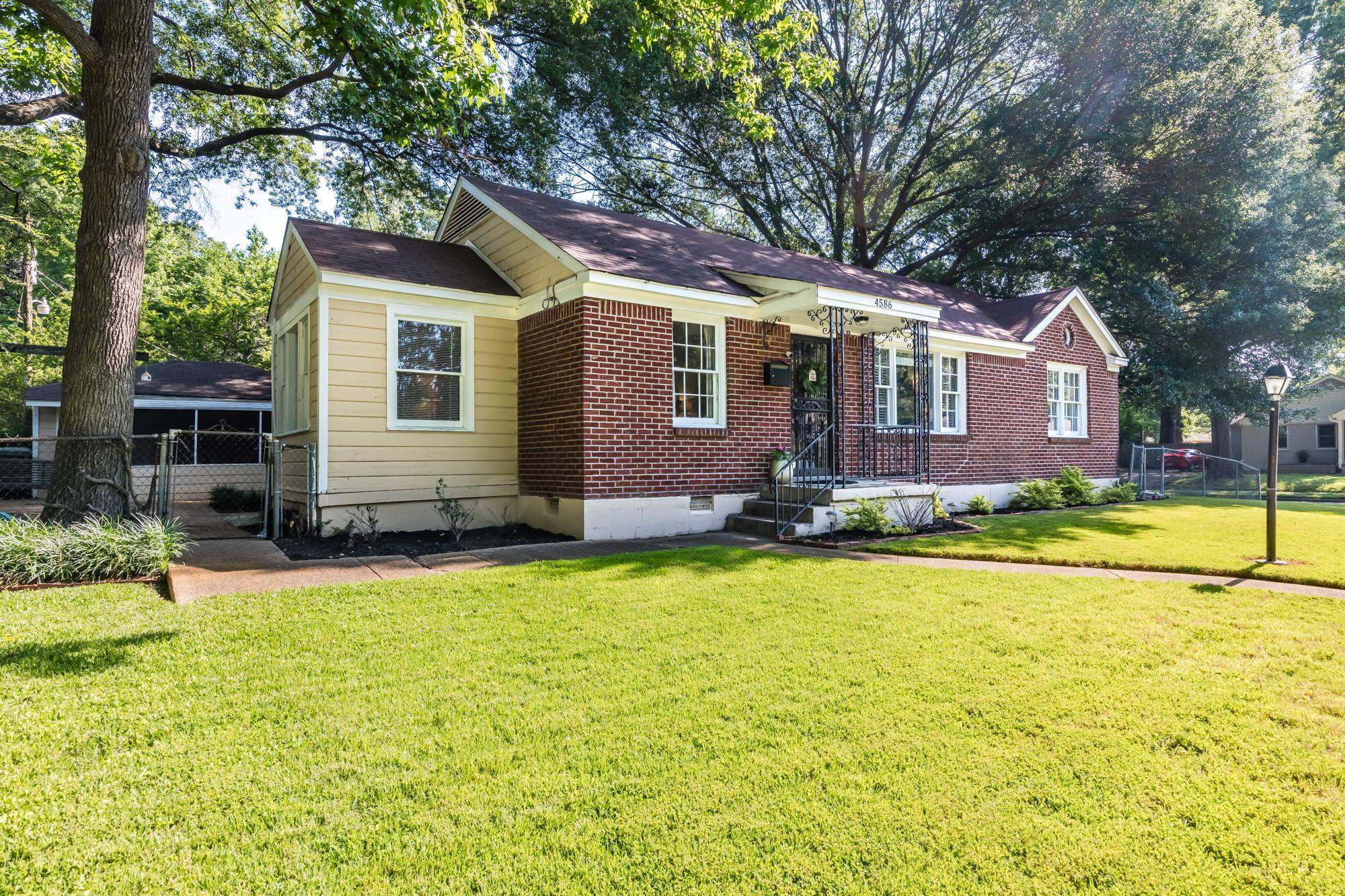 4586 Flamingo Road Memphis, TN 38117 - Photo 3 of 25 a front view of house with yard and trees around