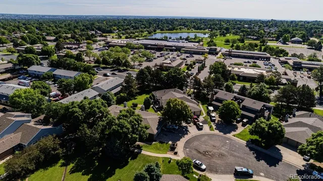 an aerial view of a tennis ground