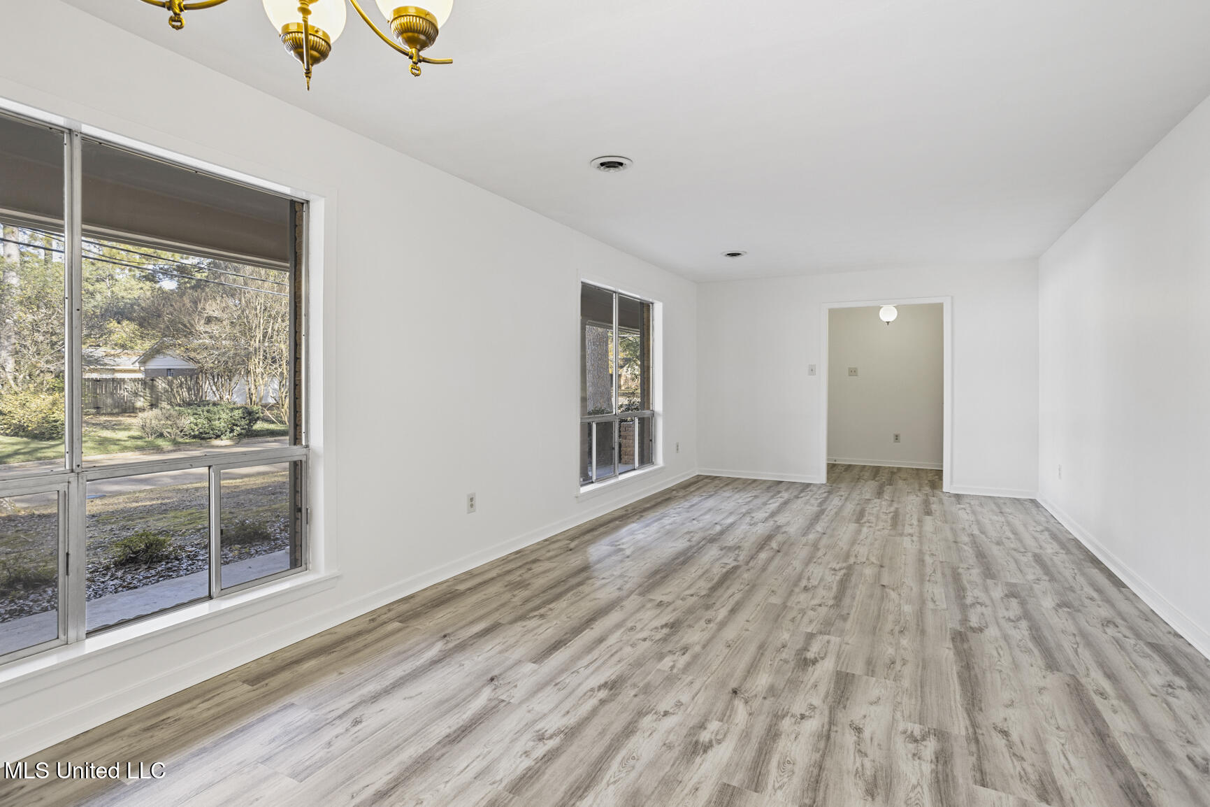 5347 Reddoch Drive Jackson, MS 39211 - Photo 4 of 34 5347 Reddoch Dr-6