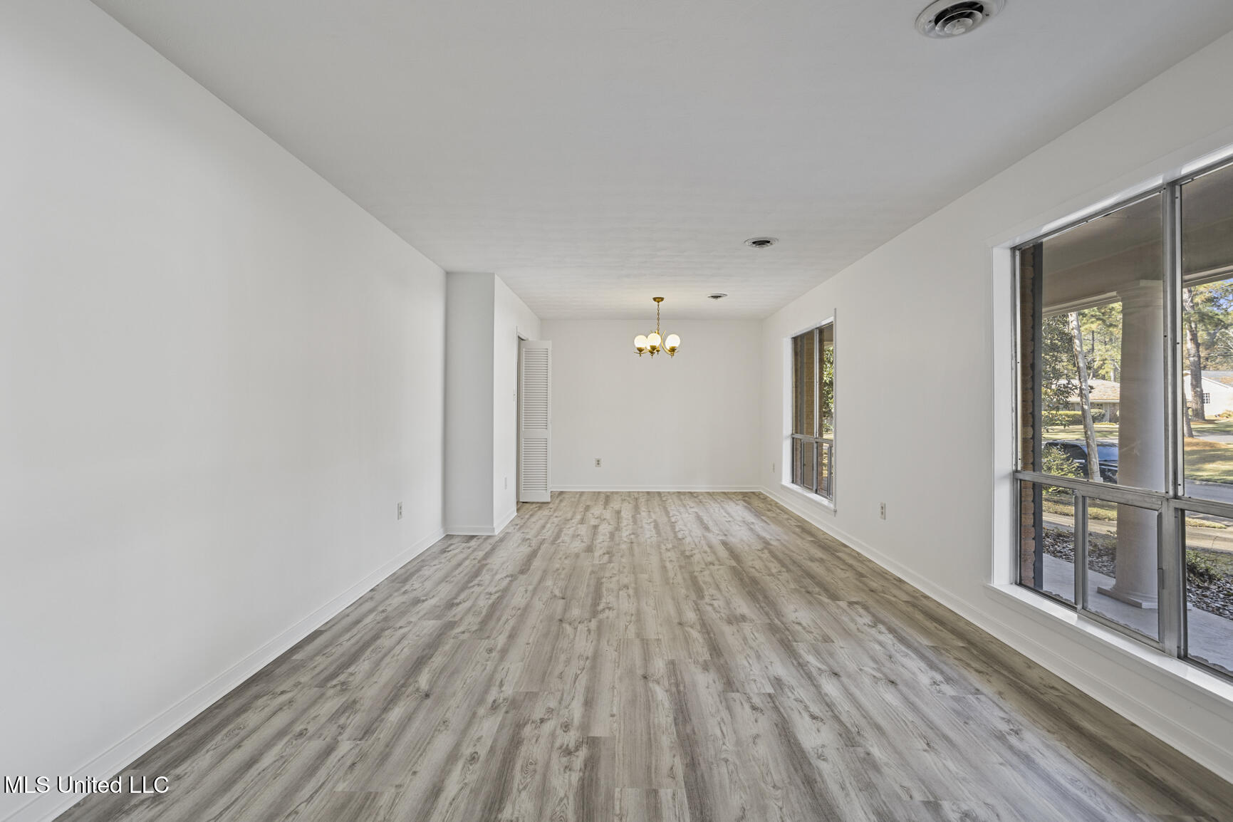 5347 Reddoch Drive Jackson, MS 39211 - Photo 5 of 34 5347 Reddoch Dr-4