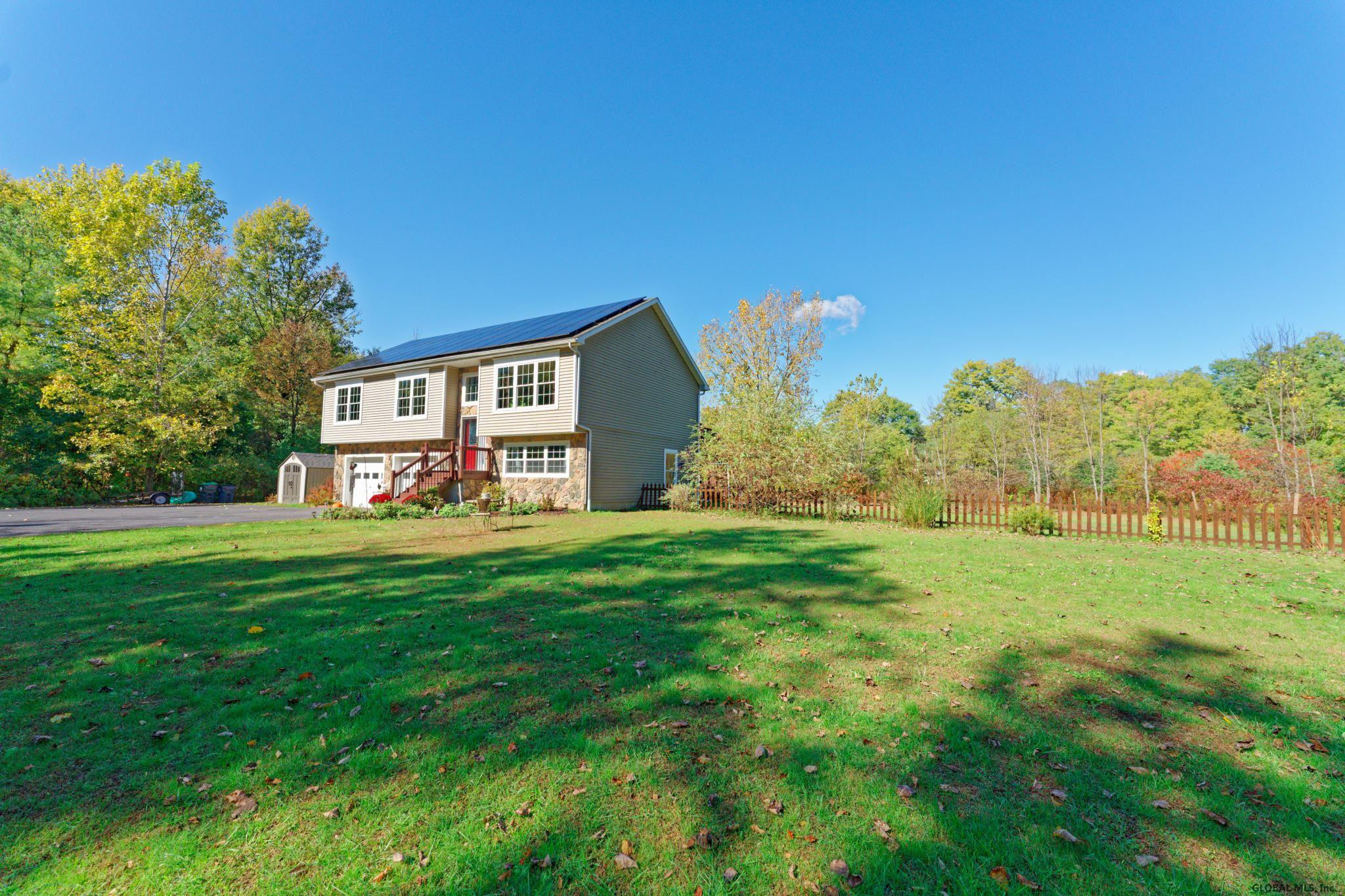 18 Lawrence Road Milton, NY 12020 - Photo 4 of 43 Photo 4