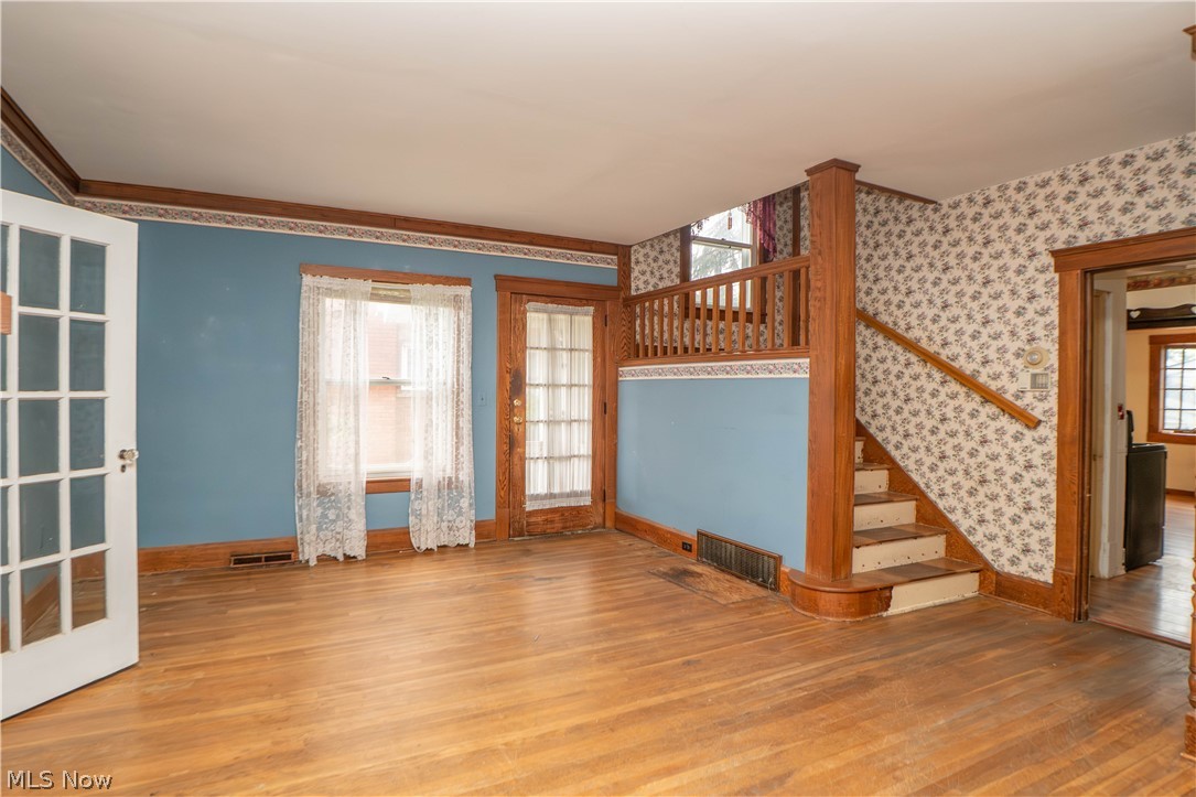 815 Broad Avenue Northwest Canton, OH 44708 - Photo 4 of 37