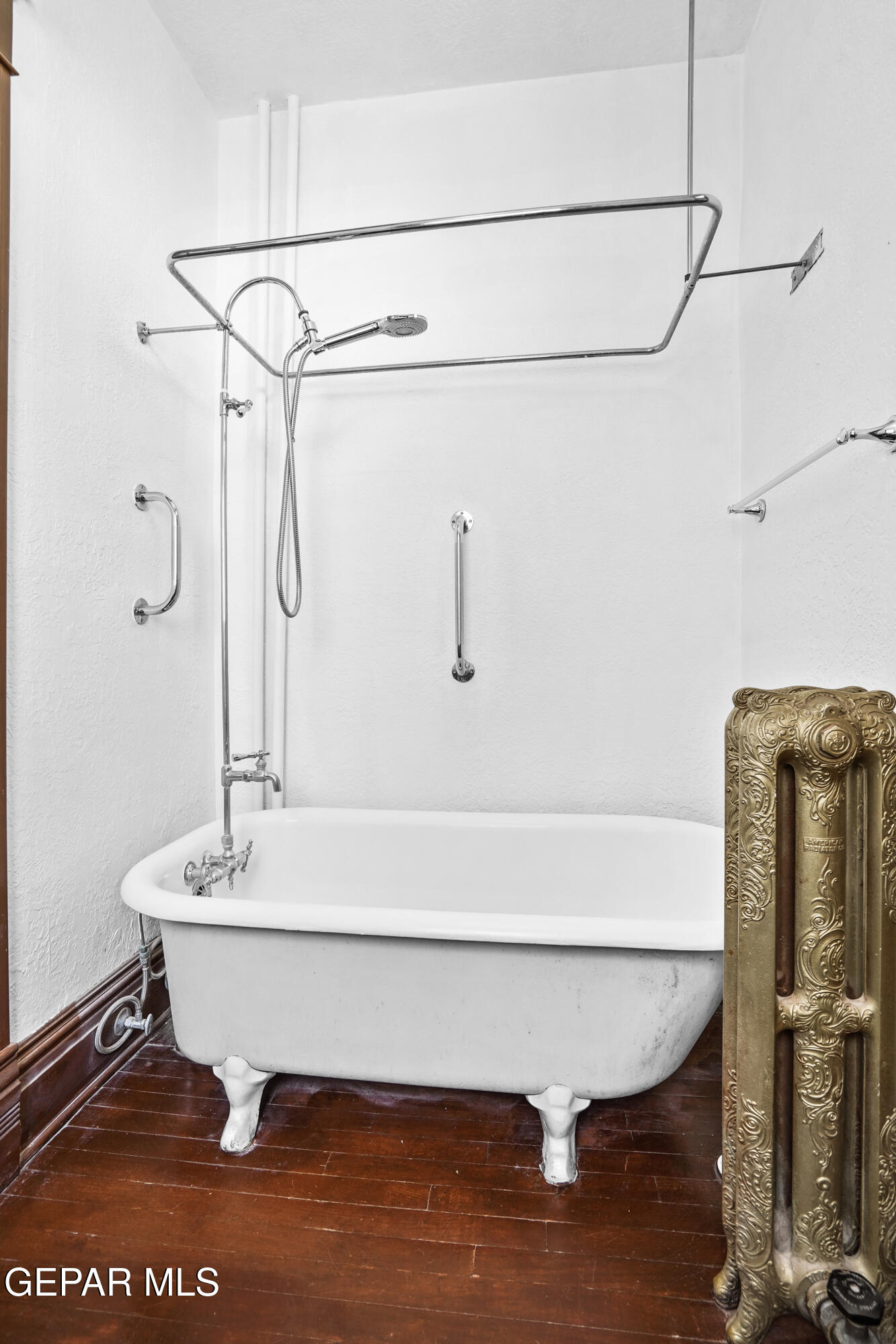 1218 Prospect Street El Paso, TX 79902 - Photo 14 of 43 a room with a table