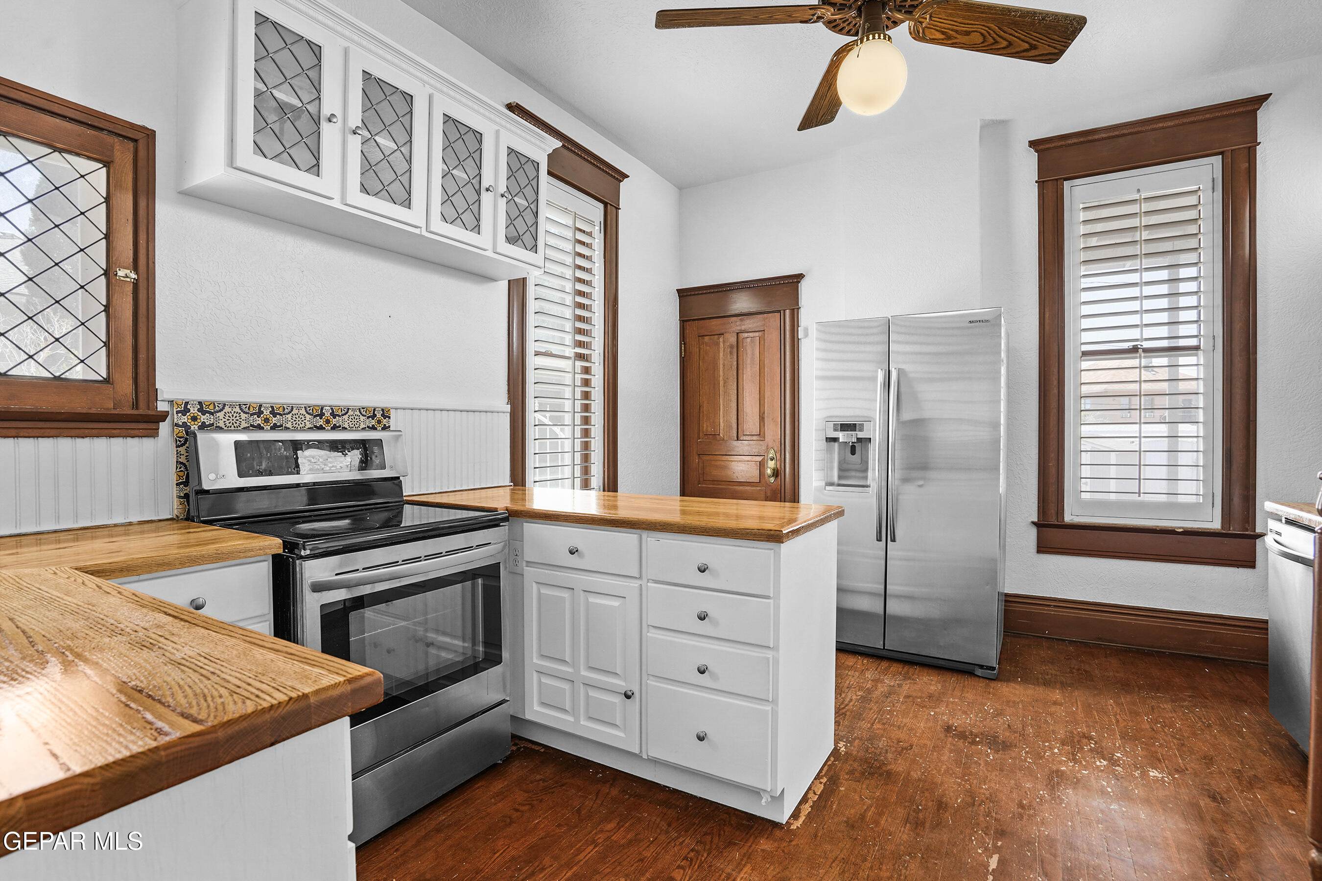 1218 Prospect Street El Paso, TX 79902 - Photo 15 of 43 a kitchen that has a stove and a sink