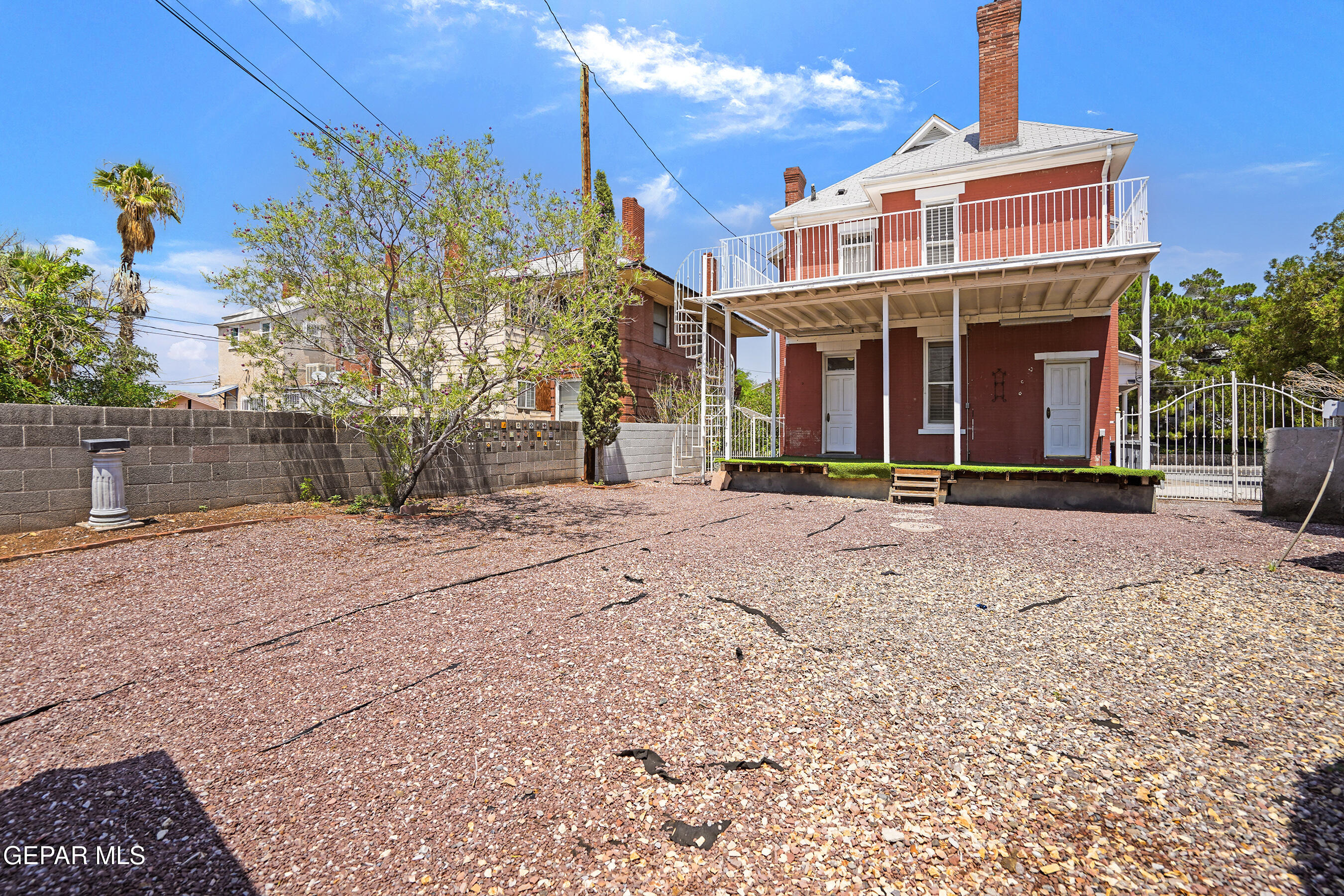 1218 Prospect Street El Paso, TX 79902 - Photo 41 of 43 a front view of a building with traffic signal