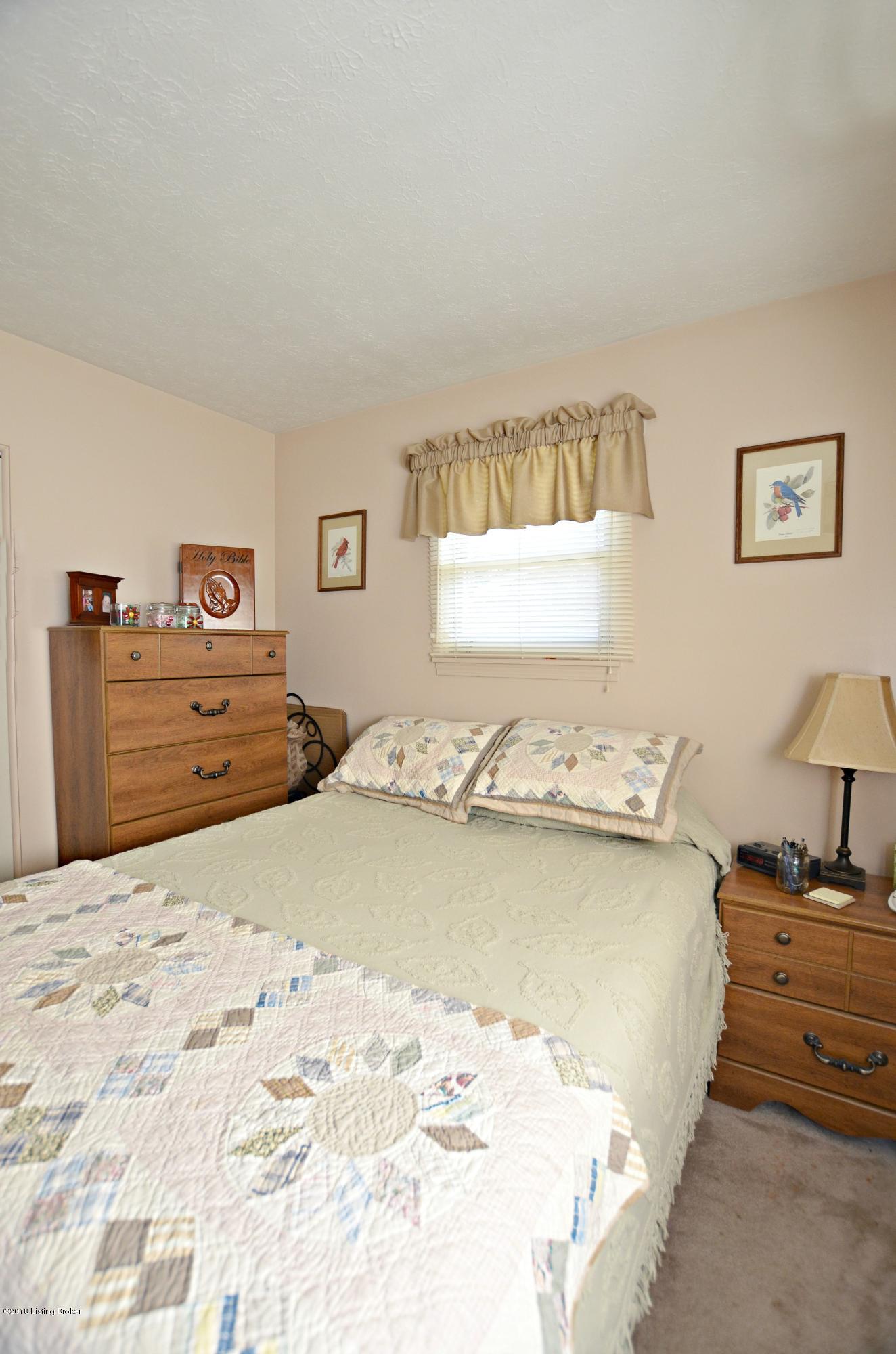 11207 Torrington Road Louisville, KY 40272 - Photo 14 of 31 14