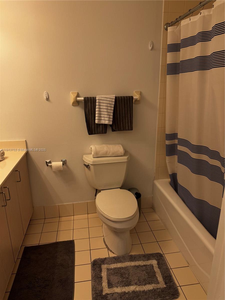 185 Southeast 14th Terrace, Unit 1812 Miami, FL 33131 - Photo 5 of 10 a bathroom with a toilet and a shower
