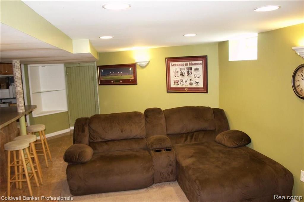 2035 Cambridge Road Berkley, MI 48072 - Photo 24 of 34