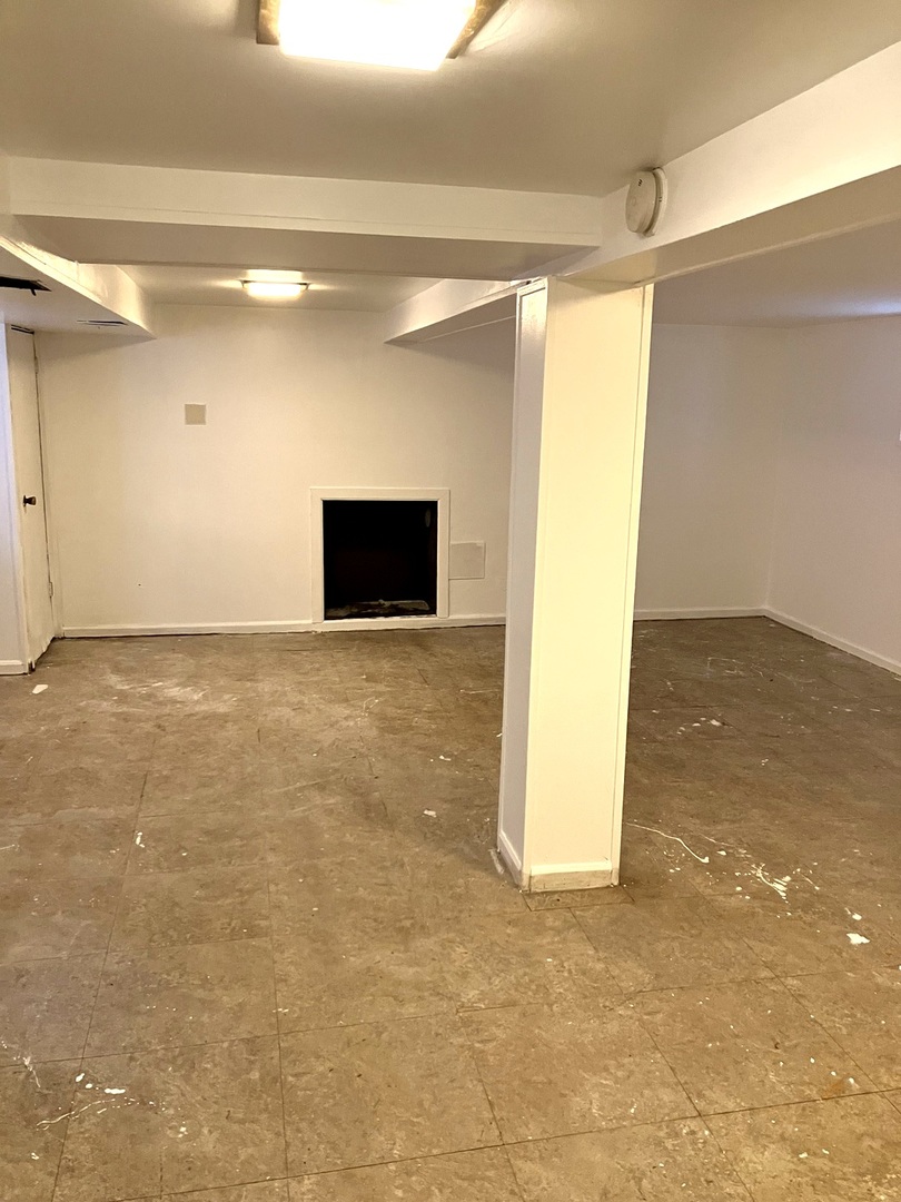 840 East 89th Street Chicago, IL 60619 - Photo 21 of 27 a view of an empty room