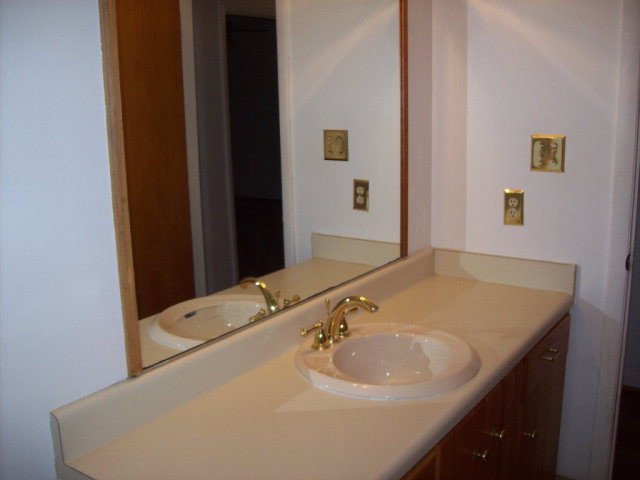8 Troon Way Aiken, SC 29803 - Photo 10 of 19 Hall Bathroom