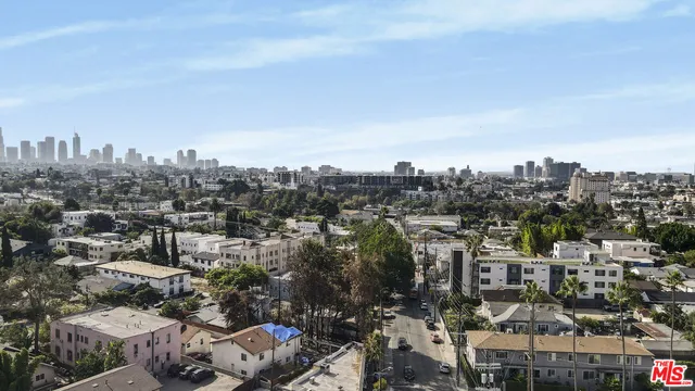 a view of a house with a tree