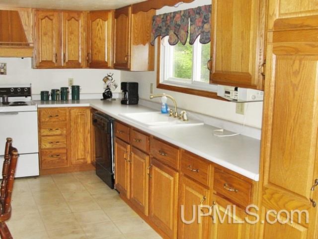 N13729 Co Road Amberg, WI 54102 - Photo 3 of 16