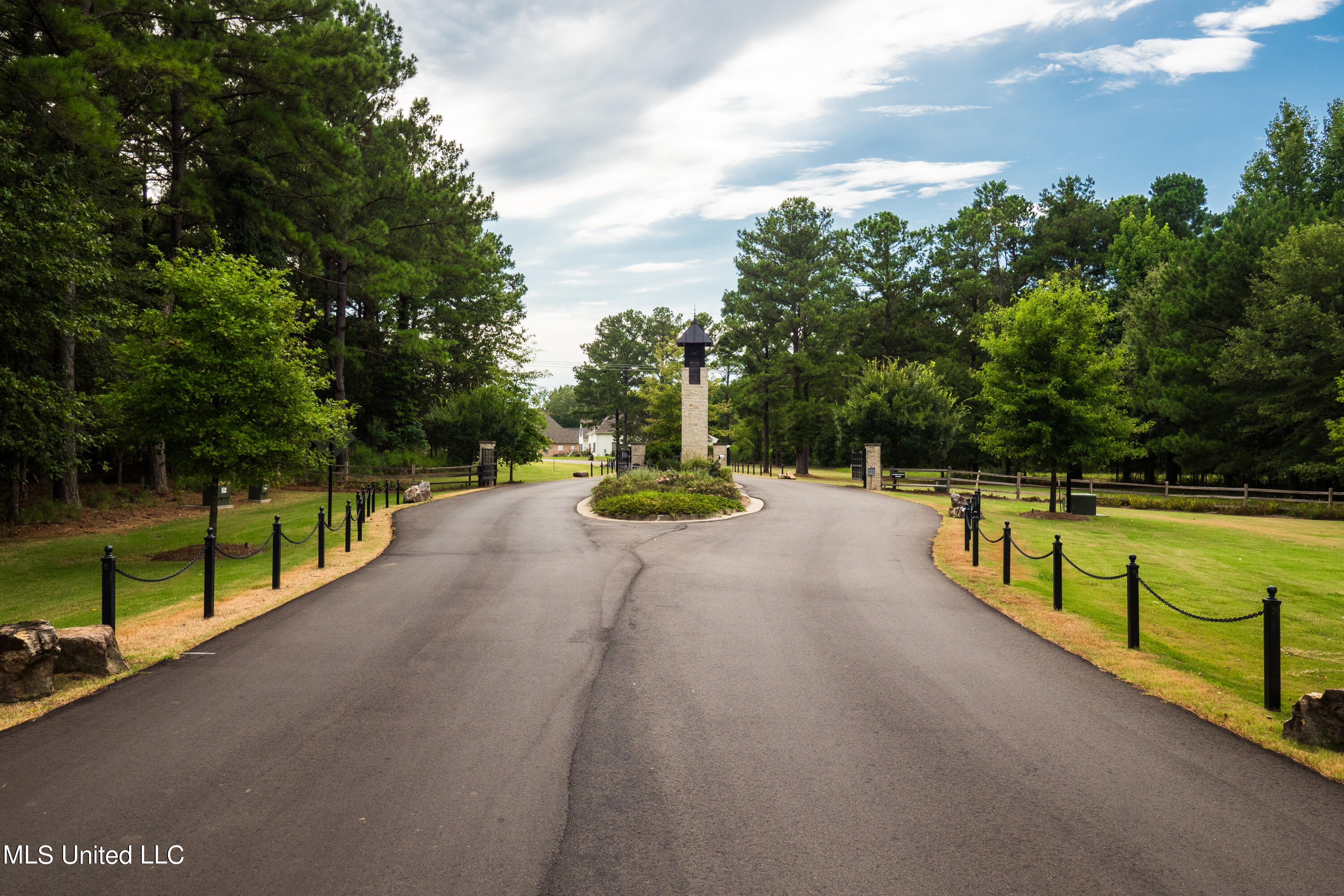 203 South Woodcreek