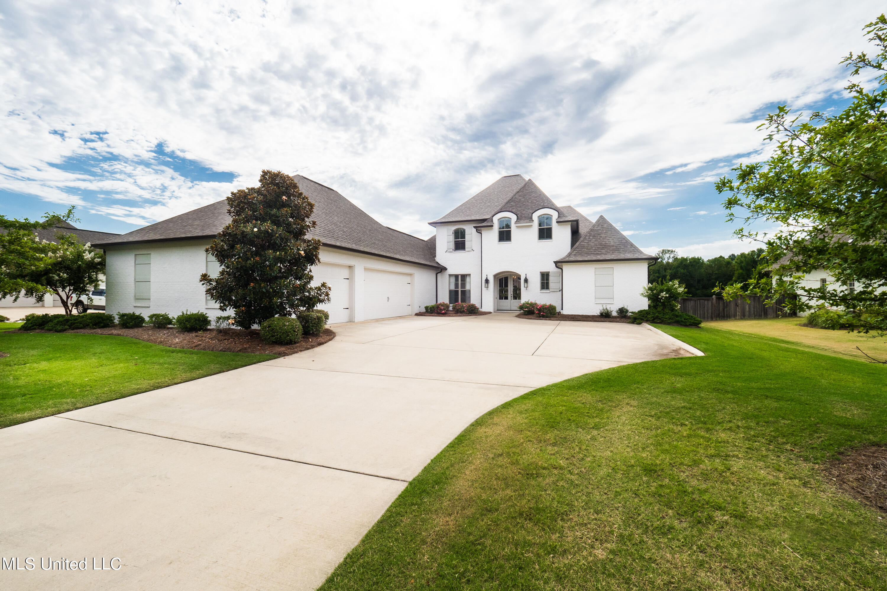 203 South Woodcreek