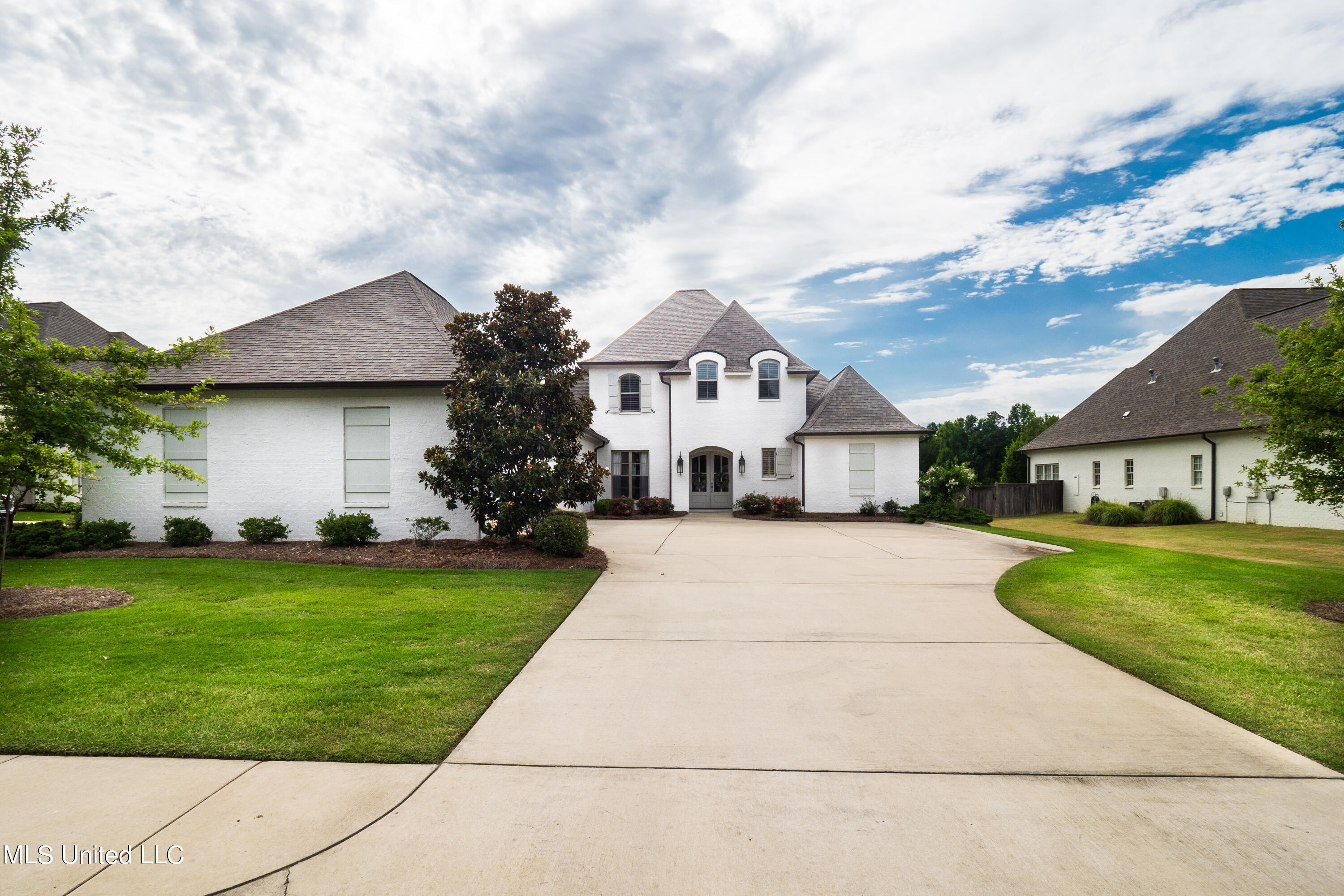 203 South Woodcreek