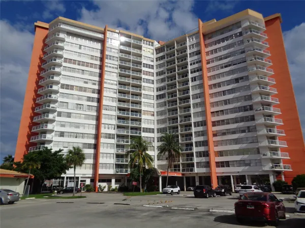 $280,000 | 1301 Northeast Miami Gardens Drive, Unit 605W, Miami, FL 33179