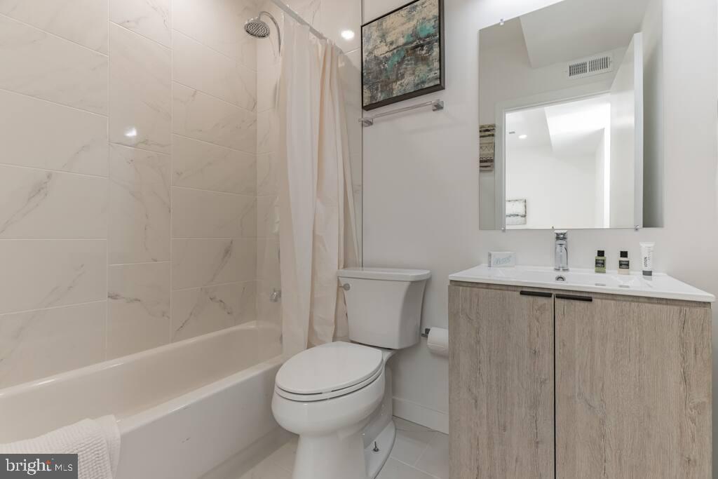300 Budd Street, Unit E2 Philadelphia, PA 19104 - Photo 12 of 13