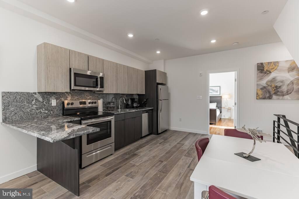 300 Budd Street, Unit E2 Philadelphia, PA 19104 - Photo 6 of 13
