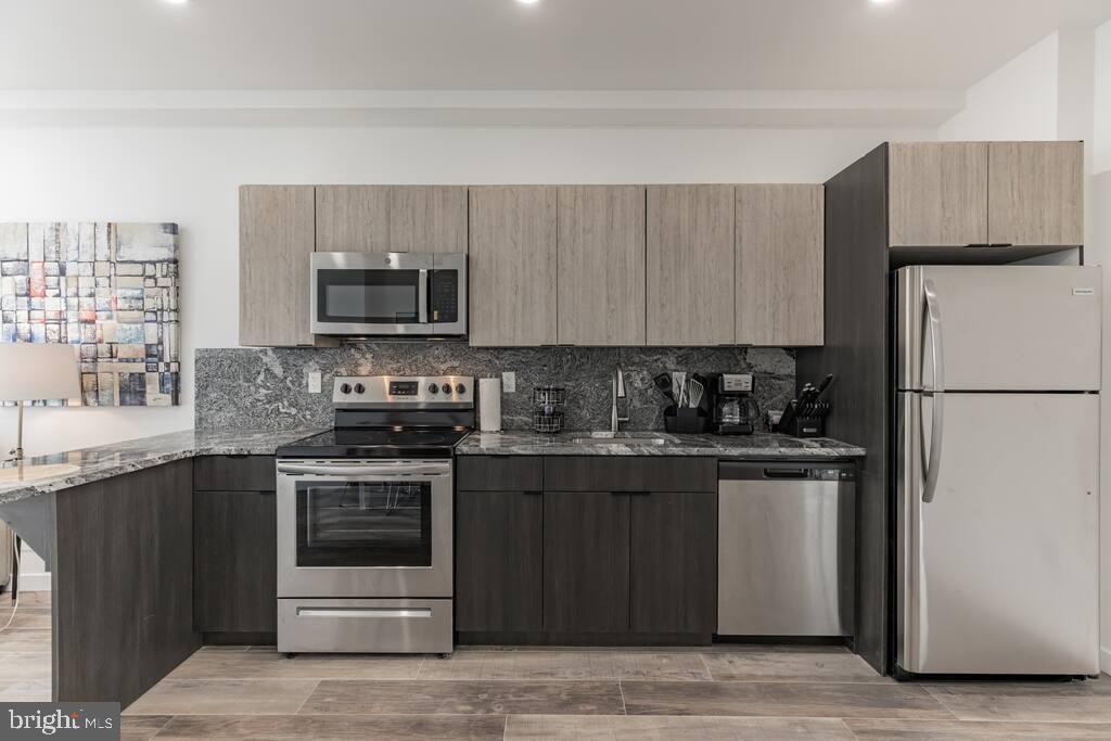 300 Budd Street, Unit E2 Philadelphia, PA 19104 - Photo 7 of 13
