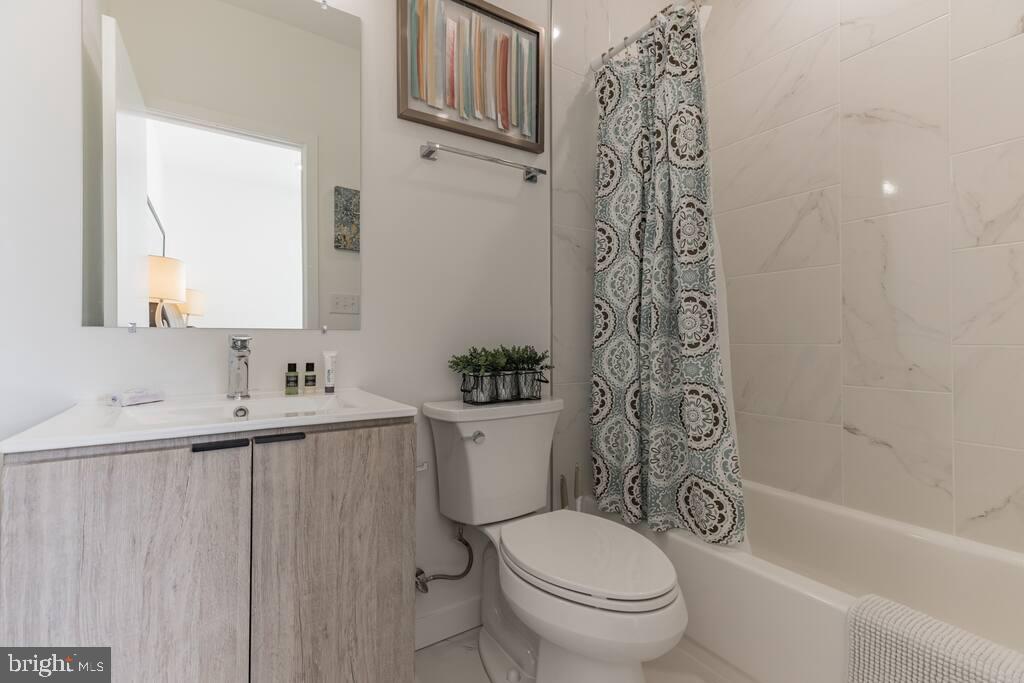 300 Budd Street, Unit E2 Philadelphia, PA 19104 - Photo 10 of 13