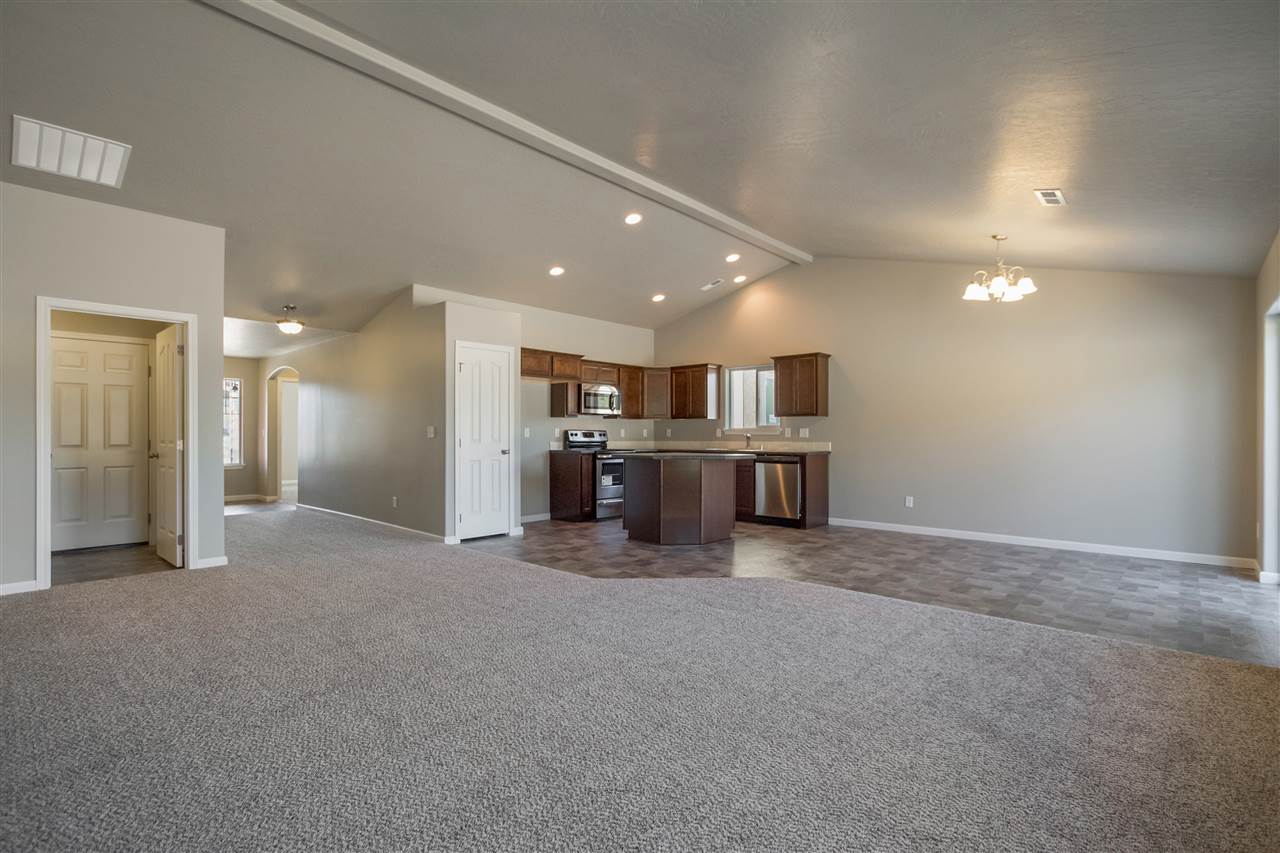 817 East Paske Road Colbert, WA 99005 - Photo 4 of 20