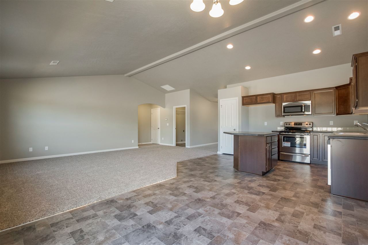 817 East Paske Road Colbert, WA 99005 - Photo 6 of 20